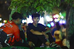 Tài xế chê khách, chủ quán nghỉ bán hàng cổ vũ SEA Games 32
