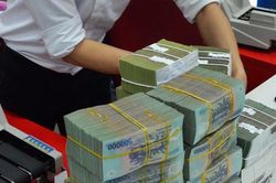 Lãi suất cho vay vẫn neo cao, khó hấp thụ vốn