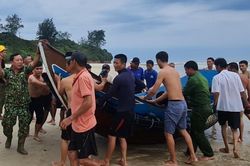 Nhà tốc mái, lúa gãy đổ và nhiều thuyền ngư dân gặp nạn do lốc xoáy