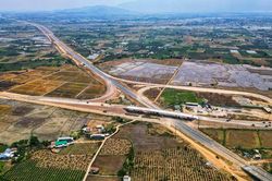 Cao tốc Vĩnh Hảo - Phan Thiết sắp thông xe, gấp rút các hạng mục cuối cùng