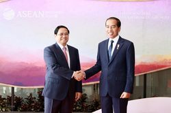 Thủ tướng Phạm Minh Chính gặp Tổng thống Indonesia Joko Widodo