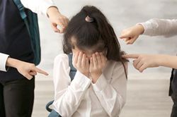 Bạo lực học đường: Hệ lụy khôn lường với những đứa trẻ ở tuổi chông chênh
