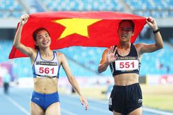 Xem Nguyễn Thị Oanh vô đối đường chạy, giành 2 HCV cách nhau 30 phút không nghỉ