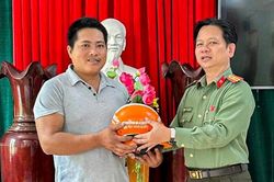4 người trong gia đình được cứu khỏi đuối nước