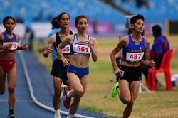 Giành 3 HCV SEA Games 32, Nguyễn Thị Oanh nhận 'cơn mưa' tiền thưởng