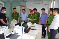 Khởi tố nhân viên ngân hàng cho vay nặng lãi, thuê giang hồ siết nợ