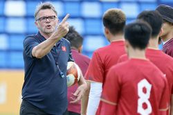 HLV Philippe Troussier 'tung hỏa mù' trước khi đấu U22 Thái Lan