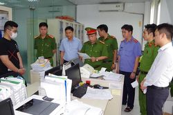 Nhân viên ngân hàng cho vay nặng lãi, thuê giang hồ 'khủng bố' con nợ