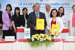 Bayer Việt Nam cùng Bệnh viện Hùng Vương ký kết hợp tác chiến lược