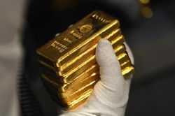 Giá vàng hôm nay 11/5/2023: Giá vàng 'sáng cửa' tăng nhờ đồn đoán Mỹ vỡ nợ? 'Cá mập' vẫn yêu thích vàng