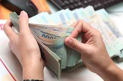Lãi suất tiết kiệm tăng 'nóng', tiền gửi từ dân cư tăng mạnh