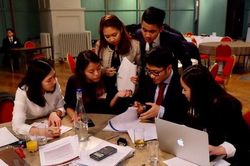 Anh có thể hạn chế thị thực đối với gia đình sinh viên học thạc sỹ