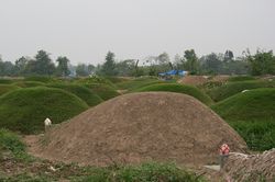 Lý do những ngôi mộ người chết đất ngày càng nhiều và to dần lên