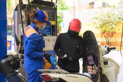 Giá xăng giảm mạnh về mốc 20.000 đồng/lít, thấp nhất từ đầu năm