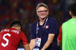 HLV Troussier tiếc bàn thua sớm, không trách Lương Duy Cương sai lầm