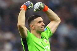 MU muốn chiêu mộ Emiliano Martinez