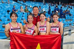 Nguyễn Thị Huyền nhận thưởng 50 triệu đồng trong ngày giành HCV thứ 13 ở sự nghiệp dự SEA Games
