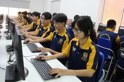 Không để học phí trở thành gánh nặng
