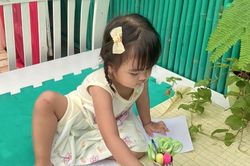 Bà xã Mạc Văn Khoa kể ngày đầu đi học của con gái, khoe thành tích khủng của nhóc tỳ trong lớp