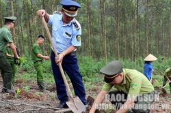 Công an huyện Chi Lăng phối hợp phát động tết trồng cây tại xã Quan Sơn