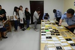 Đi làm một ngày, người đàn ông Trung Quốc khiến cả công ty bị bắt giữ