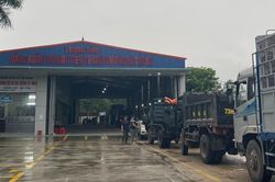 Vụ 'phong bì đăng kiểm' trên hóa đơn gara ô tô: Mất 10 phút để vào đăng kiểm