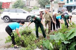 Phường Ngọc Trạo tổng dọn vệ sinh môi trường tại các khu vực công cộng