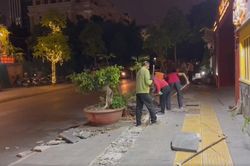 Nửa đêm xới tung vỉa hè mới lát đá để lắp đặt đường điện, ai 'bật đèn xanh' thi công?
