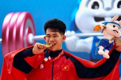 VĐV cử tạ Việt Nam phá kỷ lục SEA Games để giành HCV bất ngờ