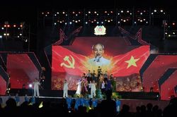 Nghệ An: Đặc sắc chương trình 'Hoa tháng 5 dâng Người'