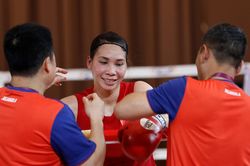 Bà mẹ hai con vô địch môn Boxing SEA Games 32