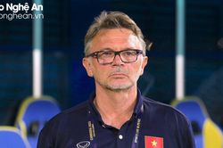 HLV Troussier: Các cầu thủ cần phải trả giá để đổi lấy những bài học