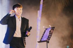 Hồ Văn Cường bị bệnh, hát không ra tiếng nhưng vẫn phải chạy show khiến dân mạng xót xa