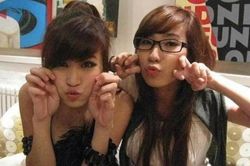 Đông Nhi khoe ảnh lúc 16 tuổi bên người bạn thân thiết