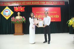Kết nạp đảng viên mới theo mục tiêu Nghị quyết Đại hội Đảng bộ tỉnh lần thứ XIX