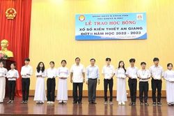 221 học sinh nghèo, vượt khó học giỏi huyện Châu Phú được nhận học bổng