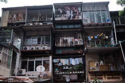 Hiểm họa cháy nổ từ những 'chuồng cọp' quây kín khu dân cư