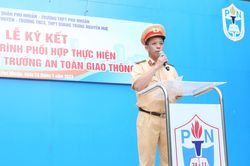 TP.HCM đảm bảo an toàn giao thông cho học sinh ở cổng trường