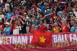 CĐV Việt Nam 'biến sân khách thành sân nhà', cổ vũ cực cháy cho ĐT bóng rổ nữ Việt Nam