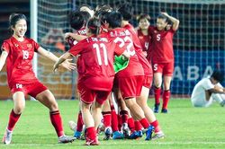 ĐT nữ Việt Nam ăn mừng cuồng nhiệt khi tạo nên kỉ lục 'vô tiền khoáng hậu' tại SEA Games 32