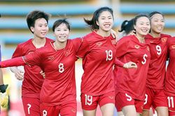 Hoàng Thị Loan đá cực 'cháy' giúp ĐT bóng đá nữ Việt Nam làm nên lịch sử ở SEA Games