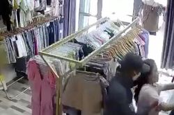 Bắt nghi phạm dùng dao khống chế chủ tiệm thời trang để cướp tài sản