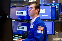 Thị trường chứng khoán thế giới ngày 15/5: S&P 500 giảm nhẹ với nỗi lo về trần nợ công Mỹ