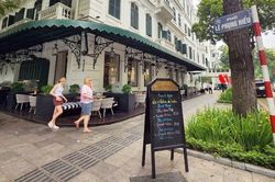 Hà Nội: Không quyết liệt, vỉa hè lại bị lấn chiếm