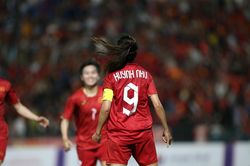 'Xé lưới' Myanmar, Huỳnh Như ăn mừng theo phong cách Ronaldo