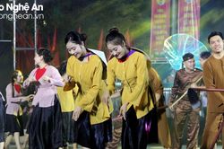 Đặc sắc Lễ hội đường phố 'Quê hương mùa sen nở' ở Nghệ An