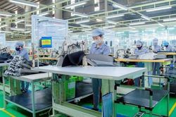 Sản xuất, nhập khẩu và tiêu dùng ô tô đều suy giảm ở mức hai con số