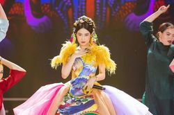 Đình đám quốc tế, 'See Tình' của Hoàng Thùy Linh bất ngờ bị viết sai tên trên sân khấu trong nước
