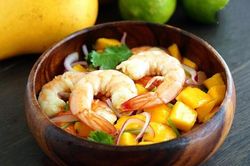 Hướng dẫn làm gỏi tôm xoài kiểu Thái chuẩn vị chua cay