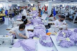 Chậm chuyển đổi xanh, ngành dệt may 'tụt hậu'